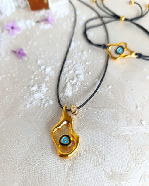 Μακρύ Κολιέ με Μαύρο Κορδόνι & Μάτι σε Χρυσό Τόνο – Minimal Protective Style