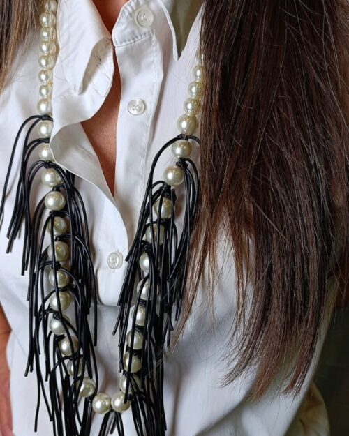 Χειροποίητο Κολιέ με Πέρλες και Μαύρο Καουτσούκ Statement Design