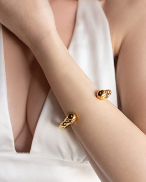 Ανοιχτό Βραχιόλι Χειρός σε Χρυσή / Ασημί Απόχρωση με Ανάγλυφη Υφή