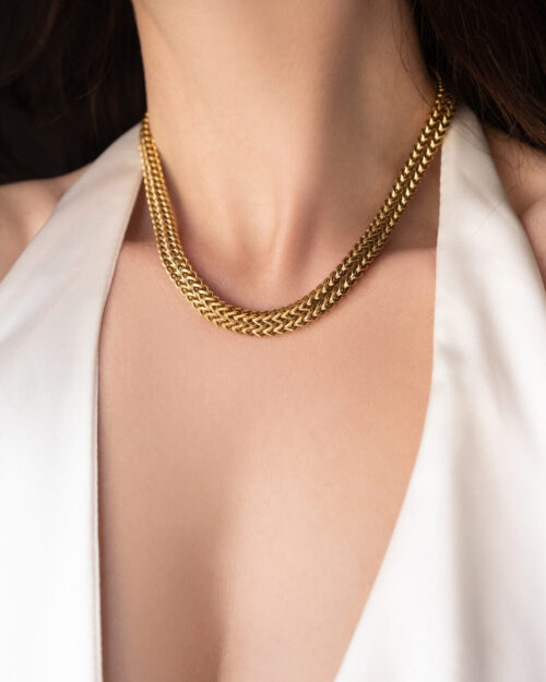 Κοντό Κολιέ Αλυσίδα Πλεκτού Σχεδίου από Ανοξείδωτο Ατσάλι σε Χρυσό Τόνο