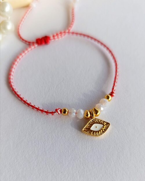 Χειροποίητο μαρτάκι με μεταλλικό στοιχείο μάτι σε χρυσή απόχρωση και λευκό σμάλτο.